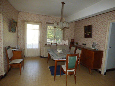 Maison - 330 m² - 12 pièces