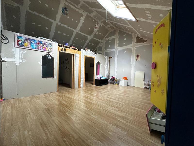 Maison - 320 m² - 8 pièces