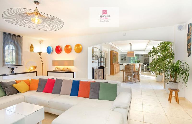 Maison - 250 m² - 7 pièces