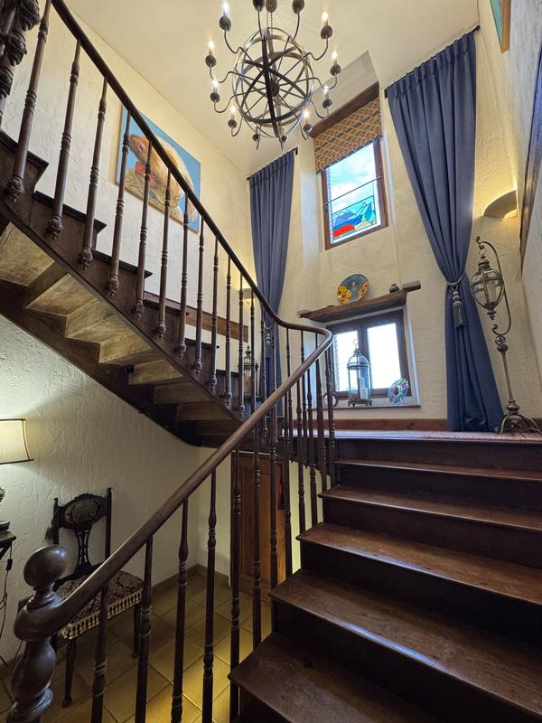 Maison ancienne - 450 m² - 12 pièces