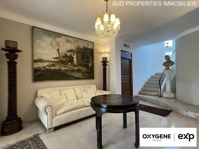 Maison - 247 m² - 7 pièces