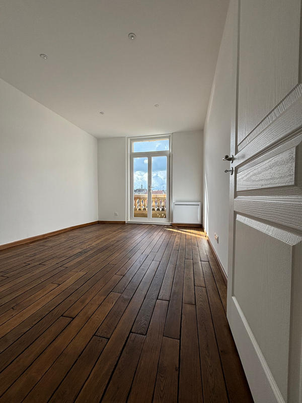 Appartement - 77 m² - 5 pièces