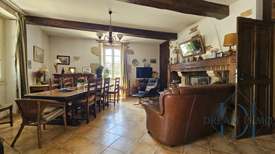 Maison - 280 m² - 11 pièces