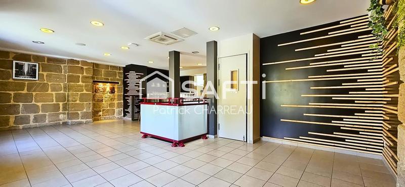 Local commercial - 214 m² - 7 pièces