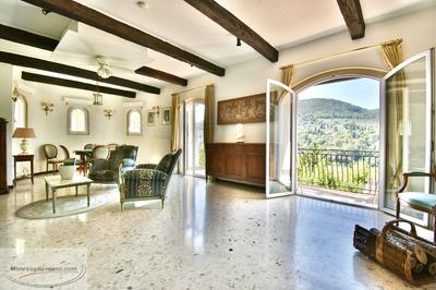 Maison - 260 m² - 7 pièces