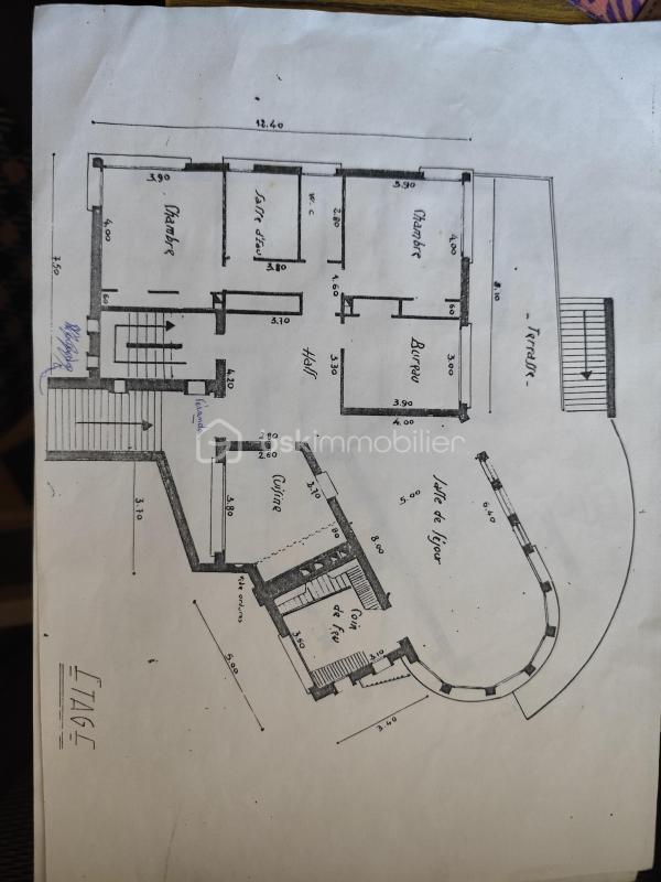 Maison traditionnelle - 200 m² - 10 pièces