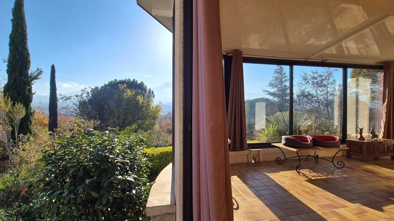 Maison - 254 m² - 6 pièces