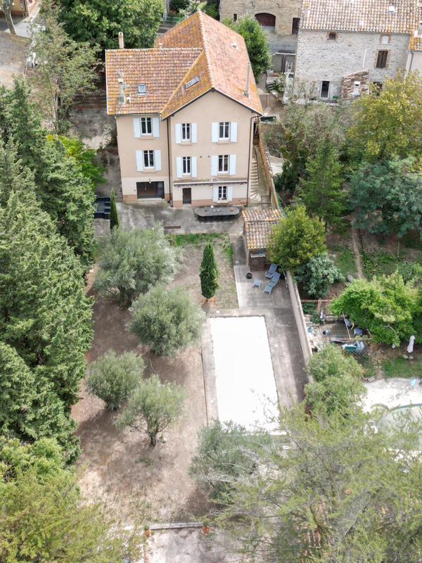 Maison - 460 m² - 10 pièces