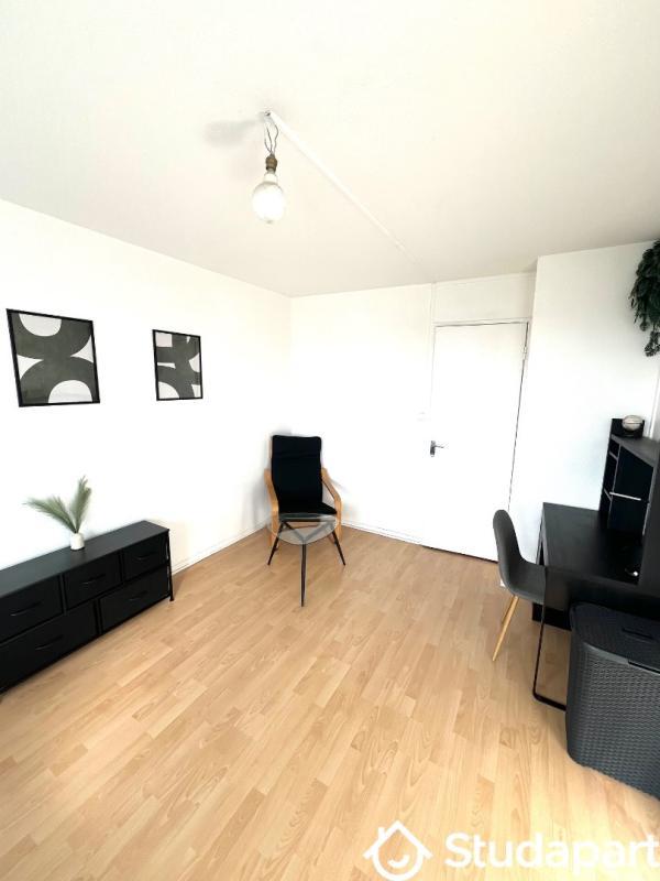 Chambre - 13 m² - 1 pièce