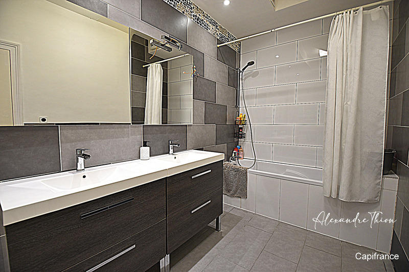 Maison - 288 m² - 12 pièces