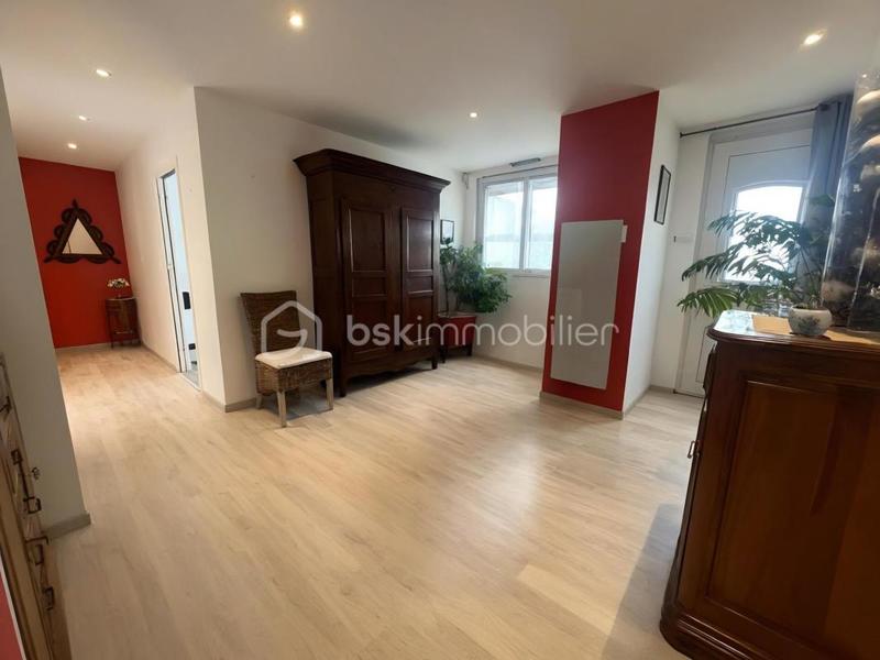 Maison - 216 m² - 7 pièces