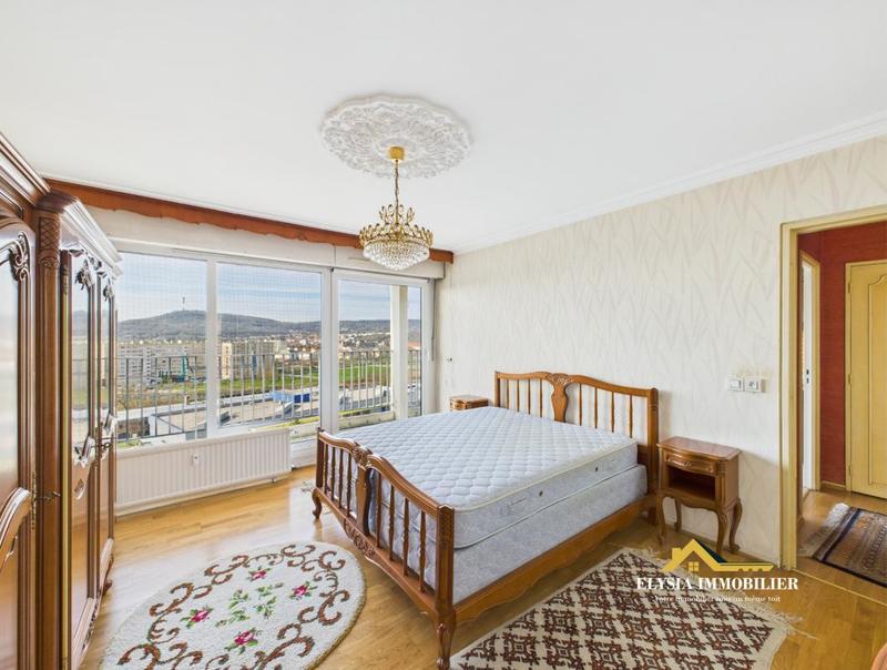 Appartement - 94 m² - 4 pièces