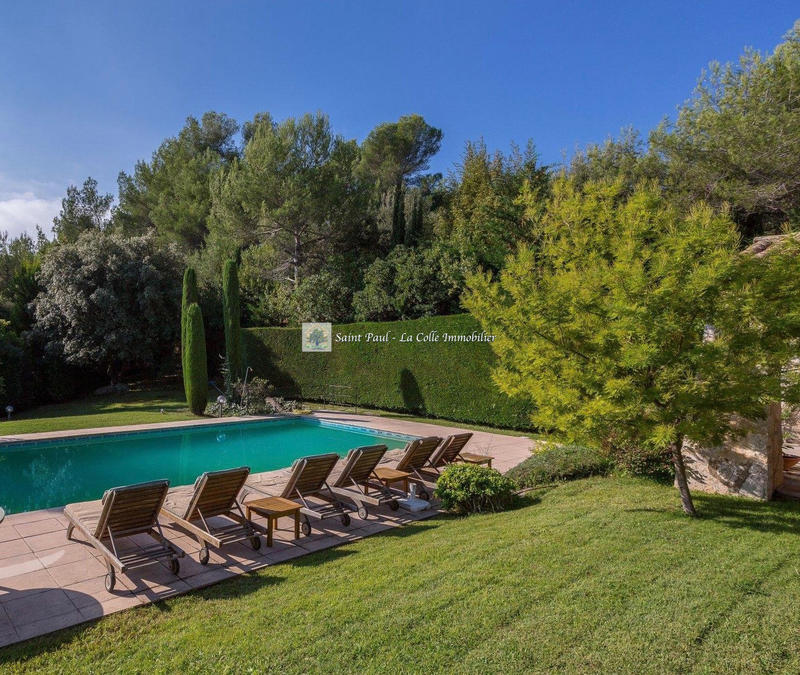 Maison - 234 m² - 6 pièces