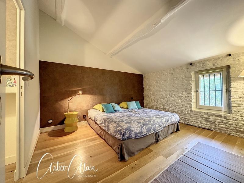 Maison traditionnelle - 500 m² - 12 pièces