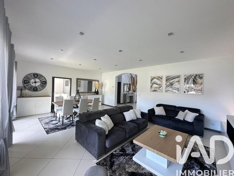 Maison - 328 m² - 6 pièces