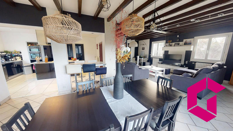 Maison traditionnelle - 243 m² - 5 pièces