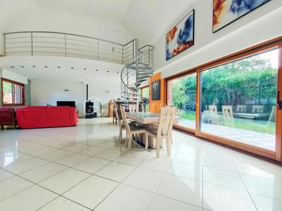 Maison - 320 m² - 7 pièces