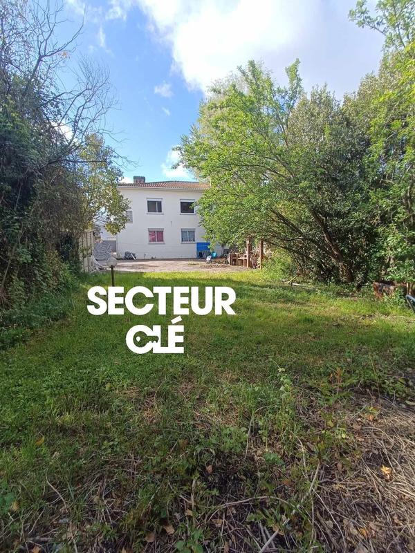 Maison - 242 m² - 7 pièces