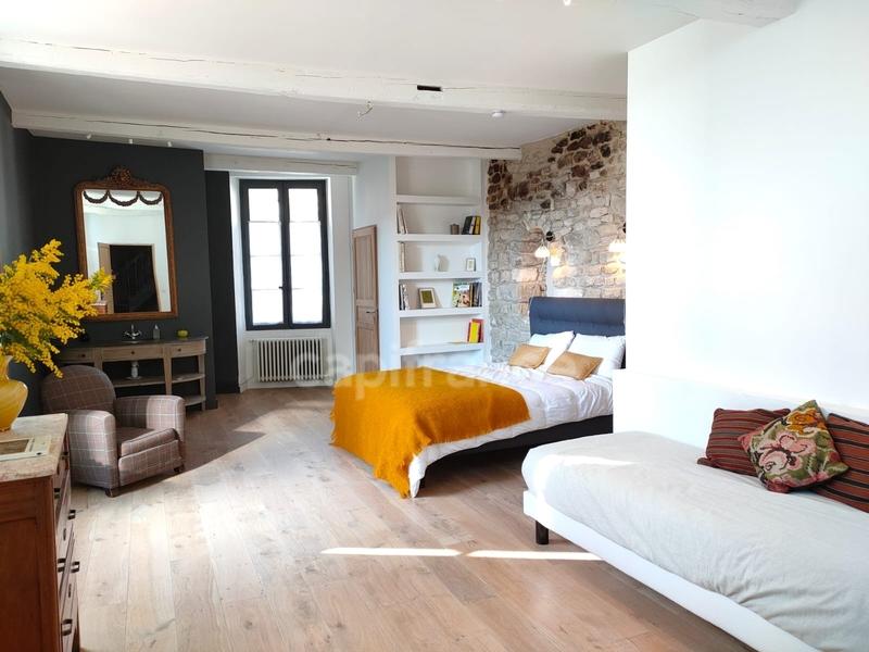 Maison - 182 m² - 8 pièces