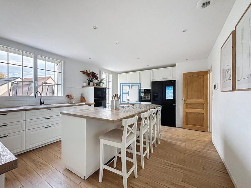 Maison - 211 m² - 9 pièces