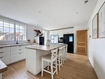 Maison - 211 m² - 9 pièces