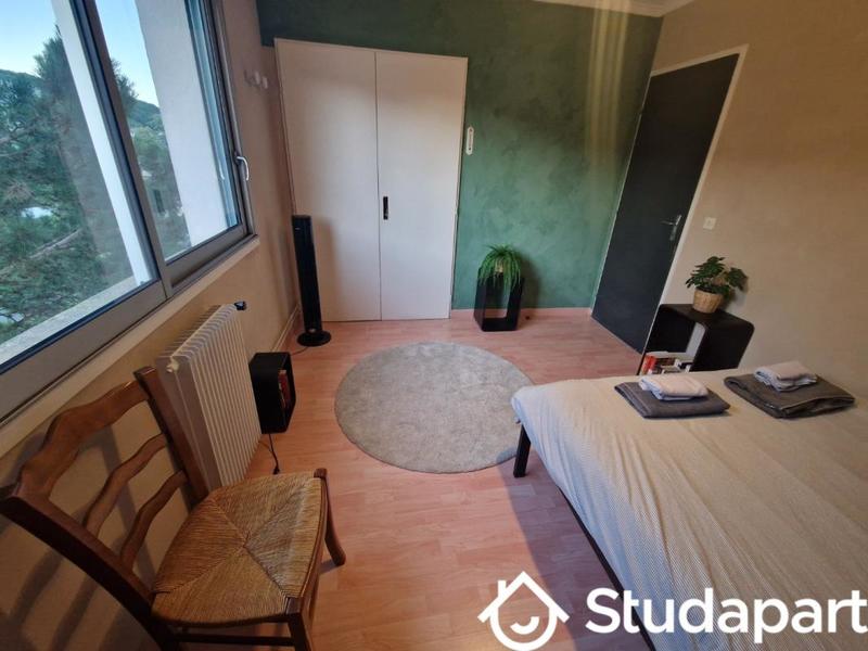 Chambre - 11 m² - 1 pièce