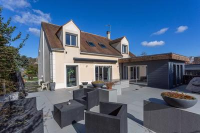 Maison - 226 m² - 10 pièces