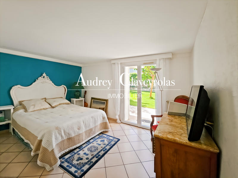 Maison - 330 m² - 5 pièces