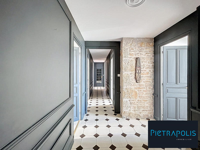 Appartement - 141 m² - 6 pièces