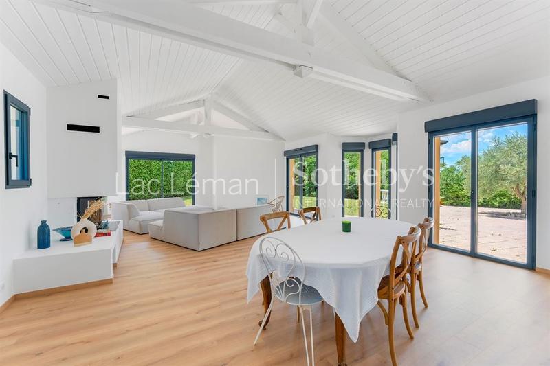 Maison - 210 m² - 6 pièces