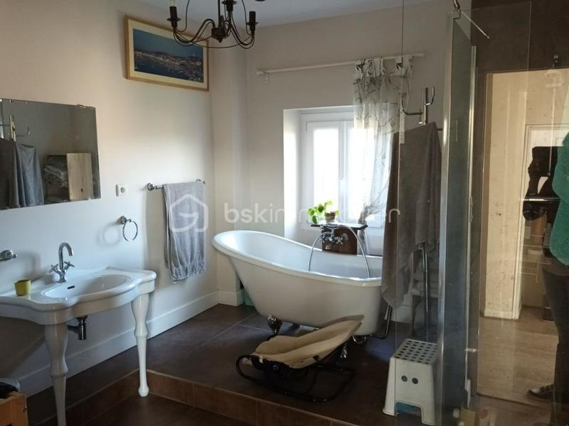 Maison - 177 m² - 9 pièces