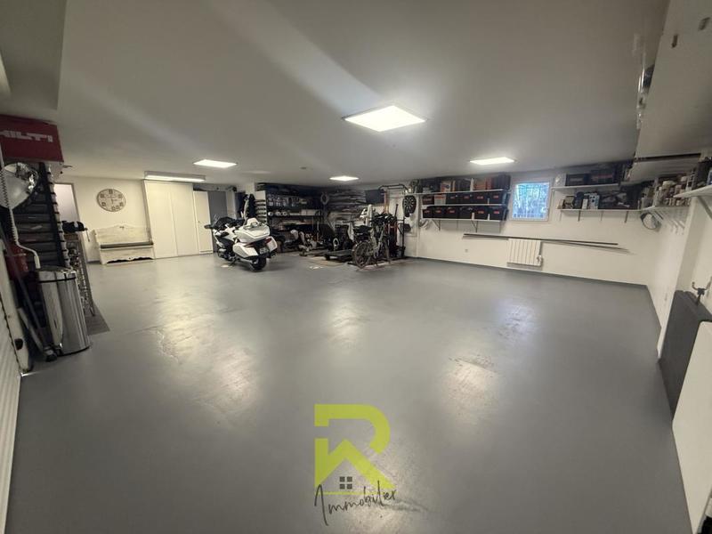 Maison - 239 m² - 4 pièces