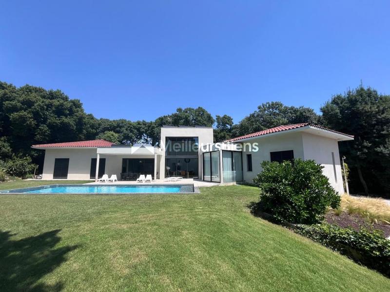 Propriété - 200 m² - 6 pièces