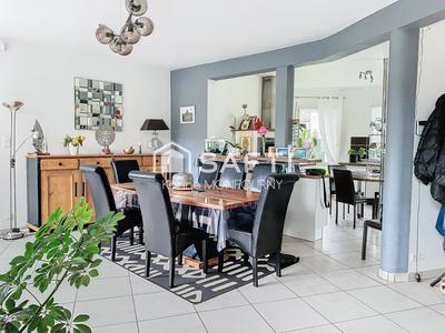 Maison - 212 m² - 7 pièces