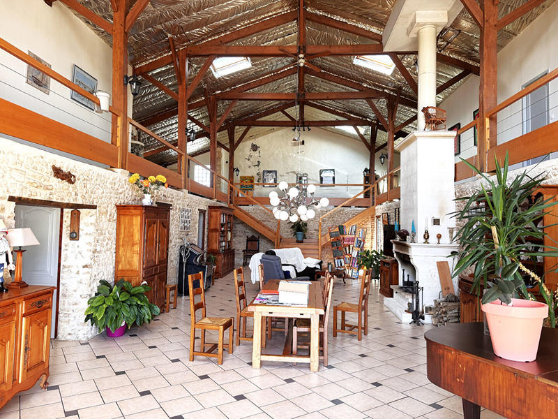 Maison - 470 m² - 6 pièces