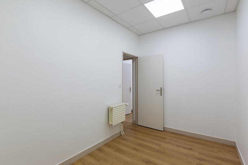 Local commercial - 90 m² - 4 pièces