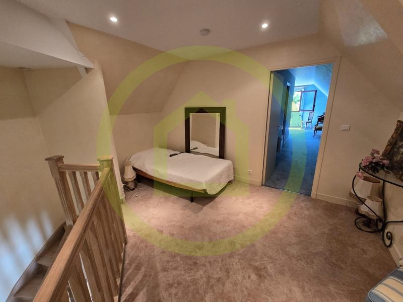 Maison - 260 m² - 6 pièces