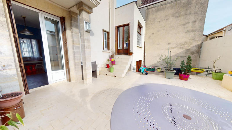 Maison - 95 m² - 5 pièces