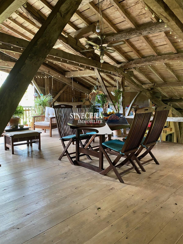 Maison - 220 m² - 8 pièces