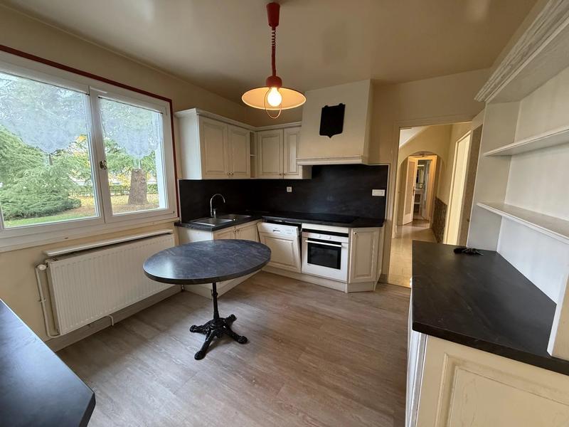 Maison - 180 m² - 8 pièces