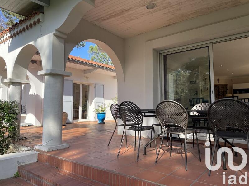 Maison - 290 m² - 12 pièces