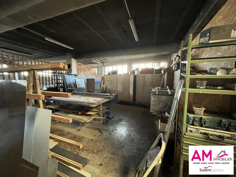 Entrepôt - 301 m²