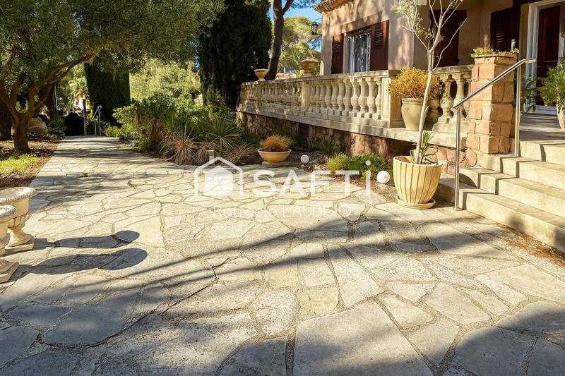 Maison - 210 m² - 6 pièces