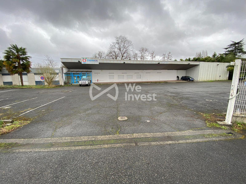 Local commercial - 819 m²