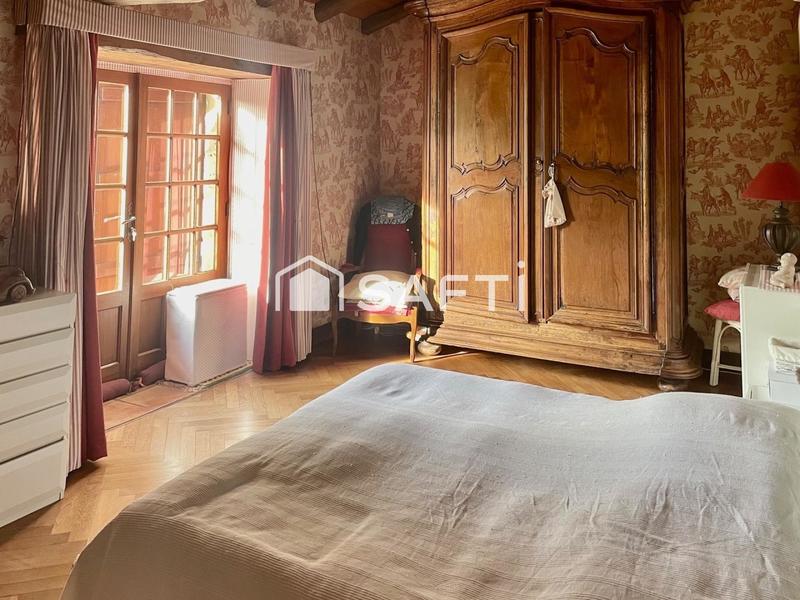 Maison - 300 m² - 8 pièces