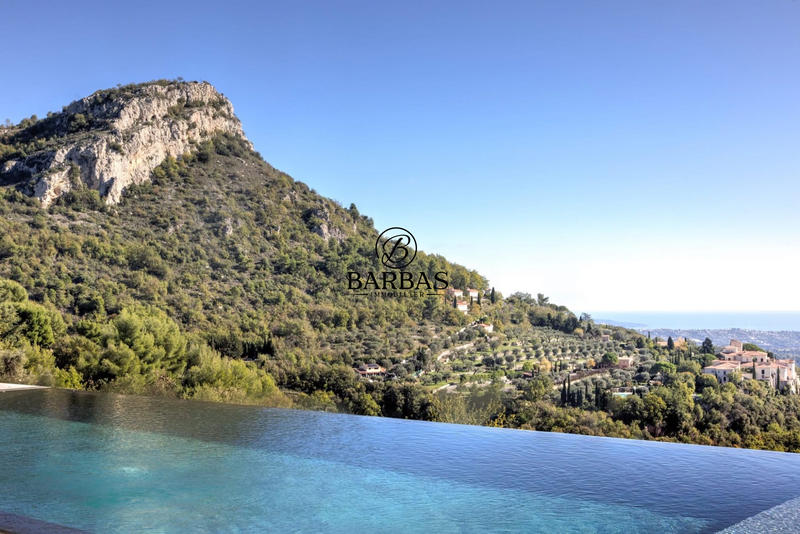 Maison - 445 m² - 8 pièces