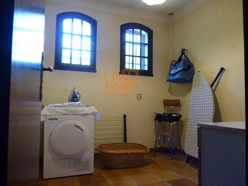 Propriété - 222 m² - 6 pièces