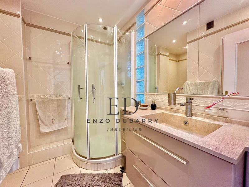 Appartement - 175 m² - 6 pièces