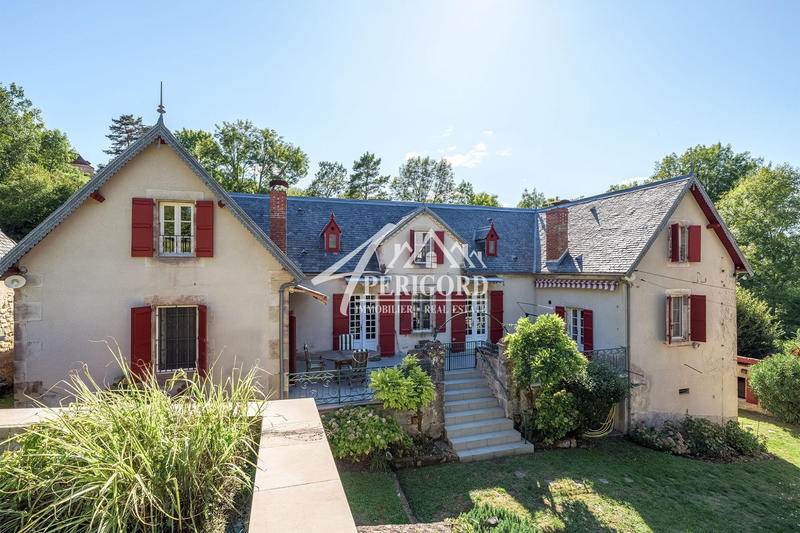 Maison - 227 m² - 14 pièces