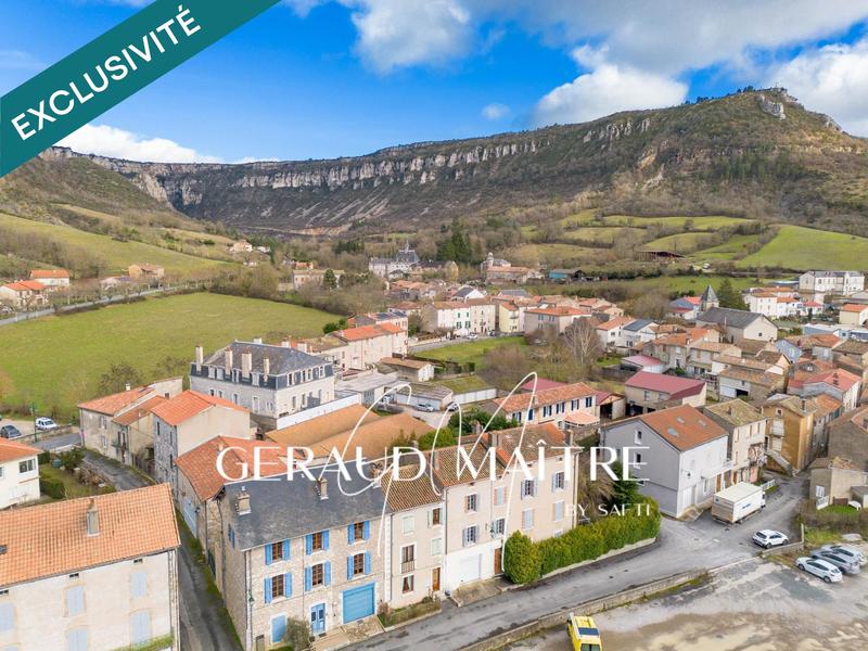 Maison - 242 m² - 10 pièces